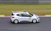 Renault Clio IV RS, ccm 1,6l Turbo, 162 kW, Fahrer: S.Kaibach, Team Schlaug Motorsport, in Spa Francorchamps am 20.6.2015 beim ADAC GT Masters Weekend. Supportrace Renault Clio Cup