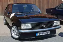 Opel Ascona, gesehen beim Ortsjubiläum von Eiterfeld-Großentaft im Juni 2015