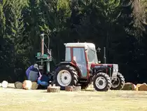 NEW-HOLLAND 45-66S, mit angebautem Holzspalter; 150318