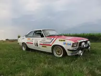 Opel Commodore B GSE; Nachbau von Greder Racing
eingesetzten Wagen bei der Tour de Corse 1973, Startnummer 18,
Platzierung 1 in Gr.1 und Platz 7 gesamt
Fahrer: Henri Greder, Beifahrerin: Christine Beckers
Aufnahmedatum : 05.07.2015