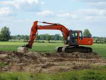 Hitachi ZAXIS 160LC bringt eine Arbeitsleistung von rd.90kW; 150615
