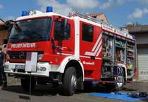 MB Atego mit Rosenbauerausstattung, präsentiert beim Ortsjubiläum von Eiterfeld-Großentaft im Juni 2015