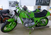 Suzuki 250GT 7, Baujahr 1972, 2-Zyl.2-Takt.Motor mit 249ccm und 30PS, Vmax.170Km/h, Einzelstck/Umbau, Museum Fichtelberg, Aug.2015
