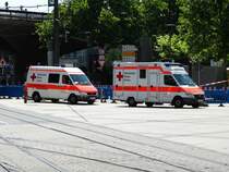 Zwei Mercedes Benz Sprinter des DRK am 11.07.15 in Ludwigshafen 