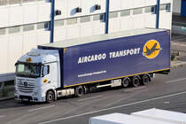 Mercedes LKW gesehen am Flughafen Düsseldorf 7.7.2015