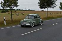. Dieser Renault 4 CV fuhr mir am 12.07.2015 überraschend vor die Linse.