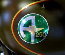 Condor-Werke AG, Tankemblem an einem 250ccm-Motorrad des Schweizer Herstellers, Juli 2015