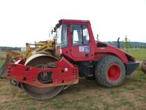 Bomag BW 211 D-4 (Baujahr 2008, Gewicht 10.950 kg, Leistung 99 kW) am 31.05.2015 in der Nähe von Trier-Föhren
