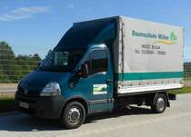 Nissan Primastar dCI 100, abgestellt auf einem Parkplatz in Giebergemünd im Juli 2015