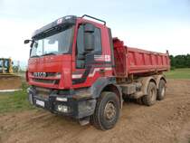 Iveco Trakker am 31.05.2015 auf einer Baustelle bei Trier-Föhren
