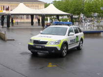 SKODA Polizeiauto vor dem Bahnhof in Yverdon am 07.06.2015