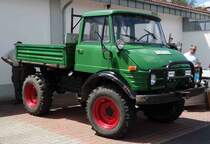 Unimog, gesehen bei der Oldtimerausstellung der  Alten Zylinder  Hilders im Juni 2015