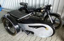 AWO 425 mit Seitenwagen, Oldtimer-Gespann aus der ehemaligen  DDR , ab 1950 produziert, 1-Zyl.4-Takt-Motor mit 250ccm und 12PS, Vmax.100Km/h, Juli 2015