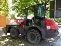 Mercalac-Schaufellader, die Baumaschinen GmbH aus Schleswig-Holstein ist seit 2002 ein Tochterunternehmen der franzsischen Firma Mercalac, Juli 2015