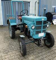 Hanomag R16, der Ackerschlepper wurde von 1950-58 ber 14.000 mal gebaut, 2-Zyl.Diesel-Motor mit 1400ccm und 16PS, Juli 2015