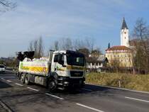 MAN TGS26.400 von Gillhofer, am Weg zum nächsten Kunden auf der B124; 150324