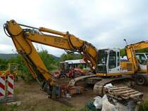 Liebherr R 924B Litronic (Baujahr 2004, Leistung 127 kW, Geschwindigkeit 5,2 km/h) am 10.05.2015 bei Mülheim/Mosel