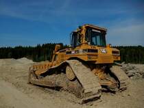 CAT D6R-LGP hat beim RHB-Rettenbrunn ganze Arbeit geleistet, und nur noch den Feinschliff durchzuführen; 150712