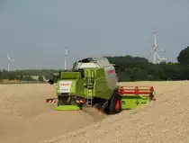 Claas Lexion 630 am 17.07.15 bei Maintal-Hochstadt beim Weizen Dreschen