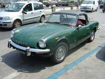 Triumph Spitfire MK III. 1967 - 1970. Der Spitfire wurde bereits 1962 vorgestellt und mit etlichen Facelifts bis August 1980 produziert. Der MK III hat einen 4-Zylinderreihenmotor, der aus 1296 cm³ Hubraum 75 PS leistet. Forio/Ischia am 10.07.2015.