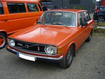 Volvo 144. 1973 - 1974. Die Baureihe 140 wurde bereits 1966 vorgestellt. Hier wurde ein Fahrzeug der letzten Serie abgelichtet. Der B20A genannte 4-Zylinderreihenmotor leistet aus einem Hubraum von 1985 cm³ 82 PS. Oldtimertreffen an der  Alten Dreherei  am 20.06.2015.