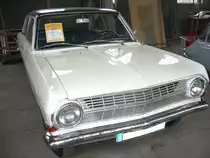 Opel Rekord A. 1963 - 1965. Bei diesem Modell konnte man die Verwandschaft zum GM-Konzern klar erkennen. Die Karosserie hat Ähnlichkeit mit einem  geschrumpften  Chevy II. Für dieses Modell waren etliche Motorisierungen lieferbar: 1.5l mit 55 PS, 1.7l mit 60 PS oder 67 PS und sogar ein 6-Zylinderreihenmotor mit 2605 cm³ Hubraum und 100 PS. Oldtimertreffen an der  Alten Dreherei  am 20.06.2015.