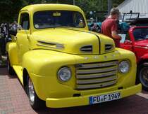Ford Pickup, gesehen bei der Oldtimerausstellung der  Alten Zylinder  Hilders im Juni 2015