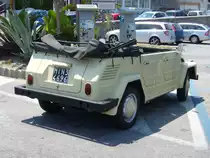 Heckansicht eines VW Typ 181. 1969 - 1979. Der abgelichtete Typ 181 muß vor März 1973 produziert worden sein, da er noch die hinteren seitigen Luftschlitze im Blech hat. Danach wurden Luftansaugschächte verbaut. Forio/Ischia am 14.07.2015.