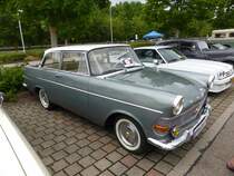 Opel Rekord P2 am 19.07.2015 auf dem 31. Konzer Old- und Youngtimertreffen