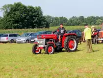 MF-130(28PS; 1753cm³; Bj.1967)wird bei der 10.Wadholz-Classic ein Parkplatz zugewiesen; 150719