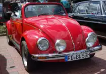 VW Käfer Cabrio glänzt bei der Oldtimerausstellung der  Alten Zylinder  Hilders im Juni 2015