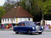 MERCEDES-219 (W105); am Weg zu einer Oldtimerverantaltung bei St. Martin; 150412