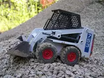 Bobcat 753 von Schuco in 1:19