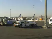 Flughafenfahrzeug in Kairo am 16.02.2013