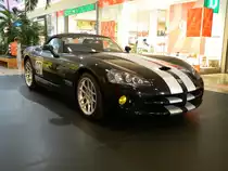 Dodge Viper SRT-10 am 25.07.2015 im EKZ  Nova Eventis  in Leuna OT Günthersdorf.