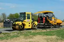 Bomag BW 174 AD Walze und Demag DF 115 C Teermaschine bei Euskirchen - 17.04.2015