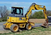 Komatsu PW98MR Radbagger bei Euskirchen - 17.04.2015