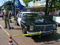 Dodge Monaco des Jahrganges 1978 der kalifornischen Highway-Patrol. Der V8-motor leistet aus 7.2l Hubraum 380 PS. Das Fahrwerk, das Getriebe, die Bremsen und die Karosserie sind verstärkt. Der Wagen war bis 1982 im Einsatz und hat eine Höchstgeschwindigkeit von 220 km/h. US-Fahrzeugtreffen am 26.07.2015 in Oberhausen.