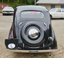 . Renault Juvaquarte, Heckansicht, gesehen bei der  Journée de la vieille carosserie  im Fond de Gras. 26.07.2015