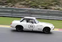 Nr.38, MG B, Bj.1964  mitgezogen beim Dunlop FHR Langstreckencup, Youngtimer Festival Spa am 19.7.2015