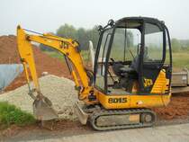 JCB 8015 (Baujahr 2001, zul. Gesamtgewicht 1.620 kg, Leistung 12,7 kW) am 12.09.2010 bei Schweich