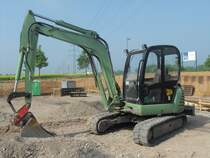 JCB 8060 (Baujahr 2007, zul. Gesamtgewicht 6.400 kg, Leistung 44 kW) am 01.05.2009 in der Nähe von Trier-Föhren