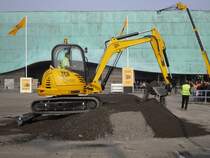 JCB 8065 RTS auf der Baumaschinenmesse Intermat in Paris (21.04.2009)