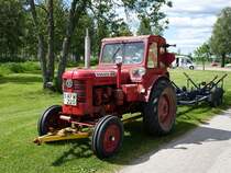 Volvo BM Traktor mit Bootsanhänger in Askersund Schweden (16.06.2015)