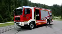 MAN der Feuerwehr Bischofswiesen bei einer Übungstour im Gemeindegebiet, Juli 2015