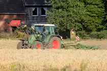 Fendt Schlepper beim Stroh wenden gesehen in Recklinghausen 31.7.2015