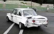 Heckansicht Nr.176 BMW 2002 Ti, schwer gezeichnet vom Regenrennen beim Dunlop FHR Langstreckencup, Youngtimer Festival Spa am 19.7.2015