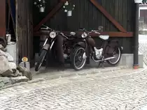 Im Weihrichkarzl-Museum zu Neudorf gab es am 01.08.2015 auf diese Zweiräder zu sehen SR2 und MZ RT 125