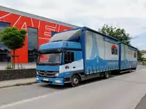 ATEGO, von Bachl-Dämmstoffe auf der schmalen desolaten B143 bei Ried; 150529