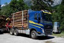 Volvo der Firma  STEIDL  steht beladen für die nächste Tour, Juli 2015